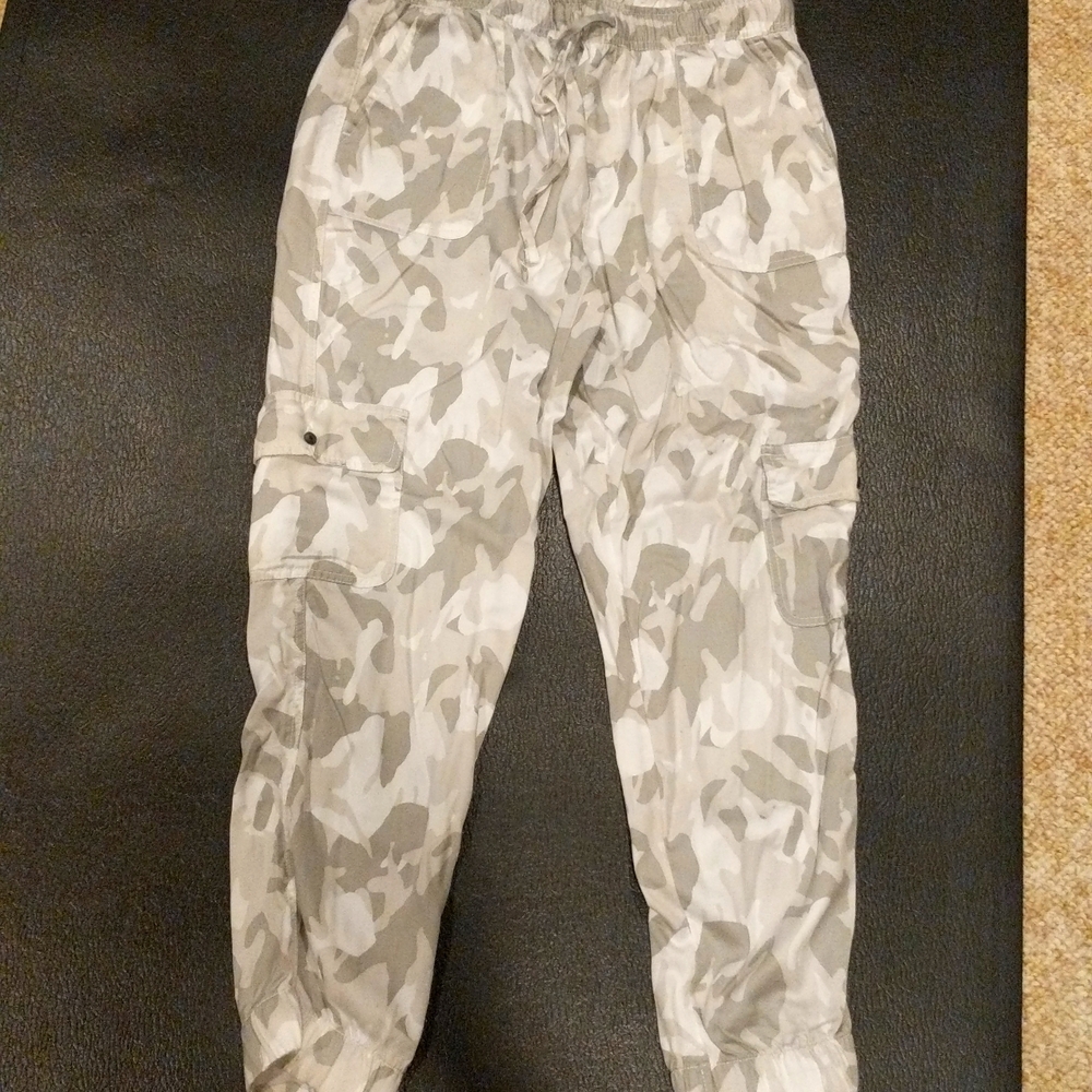 Nicole Miller cargo joggers size large